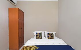 SPOT ON 91958 Flamboyan 25 Homestay Syariah